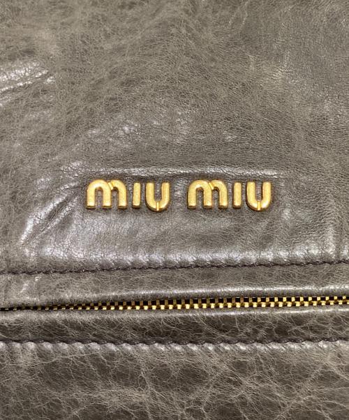 MIU MIU（ミュウミュウ）MIU MIU (ミュウミュウ) SACCA 2 MANICI / 2WAYショルダーバッグ グレー(グラファイト/GRAFITE) サイズ:OneSizeの古着・服飾アイテム