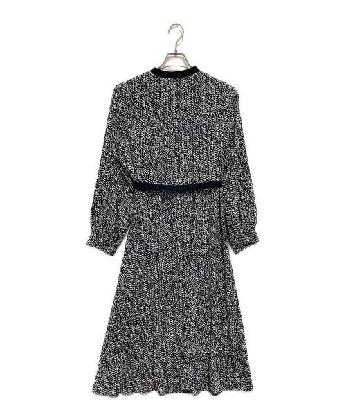 23区（ニジュウサンク）23区 (ニジュウサンク) シャドージオメトリックプリント ワンピース / 半袖ワンピース ネイビー サイズ:FREEの古着・服飾アイテム