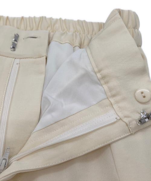 OMMO（オーエムエムオー）OMMO (オーエムエムオー) ドレープタックパンツ ベージュ サイズ:36の古着・服飾アイテム