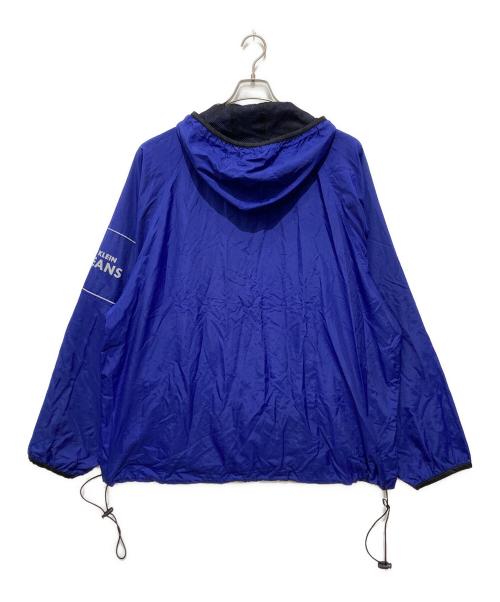 Calvin Klein Jeans（カルバンクラインジーンズ）Calvin Klein Jeans (カルバンクラインジーンズ) アノラックパーカー ブルー サイズ:XXLの古着・服飾アイテム