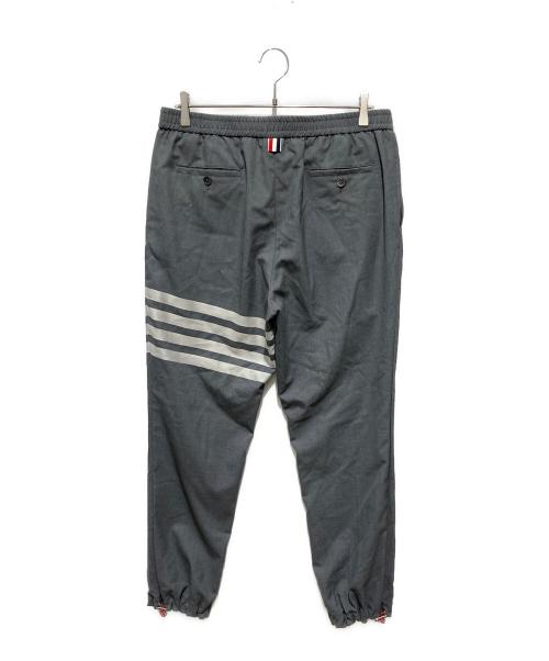 THOM BROWNE. NEW YORK（トムブラウン ニューヨーク）THOM BROWNE. NEW YORK (トムブラウン ニューヨーク) 平織り 4-BAR トラックトラウザー グレー サイズ:2の古着・服飾アイテム