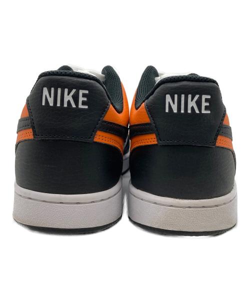 NIKE（ナイキ）NIKE (ナイキ) ローカットスニーカー ホワイト×オレンジ サイズ:26.5の古着・服飾アイテム