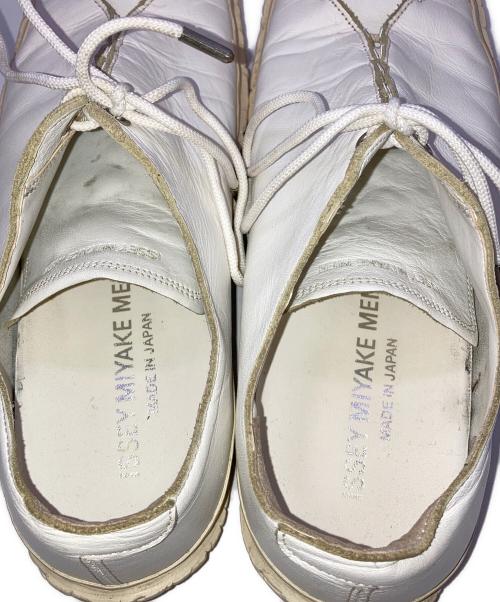 ISSEY MIYAKE MEN（イッセイミヤケメン）ISSEY MIYAKE MEN (イッセイミヤケメン) SPINGLE MOVE (スピングルムーヴ) レザースニーカー ホワイト サイズ:44の古着・服飾アイテム