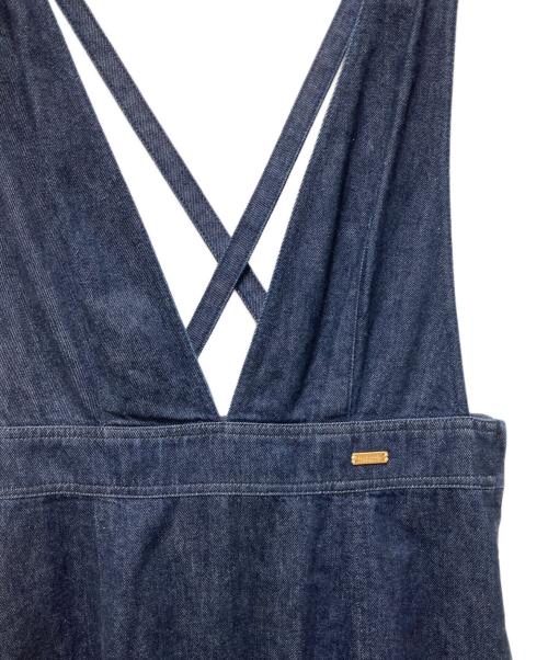 BLUE LABEL CRESTBRIDGE（ブルーレーベルクレストブリッジ）BLUE LABEL CRESTBRIDGE (ブルーレーベルクレストブリッジ) メタルロゴプレートデニムジャンパースカート ネイビー サイズ:38の古着・服飾アイテム