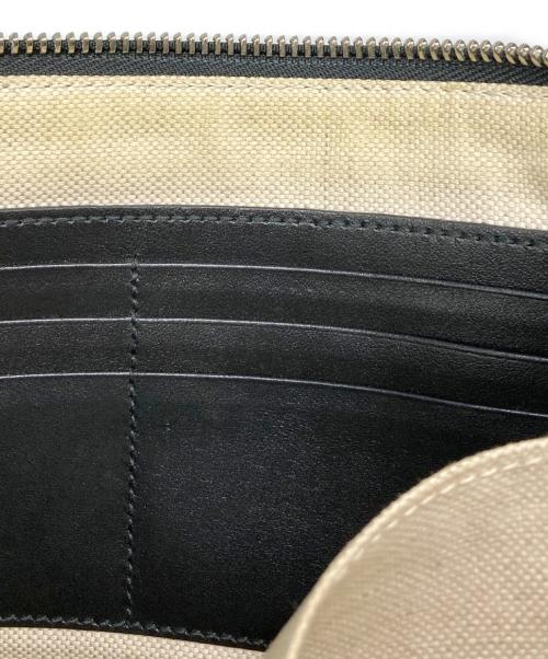 GUCCI（グッチ）GUCCI (グッチ) GGエンボスクラッチバッグ ブラックの古着・服飾アイテム
