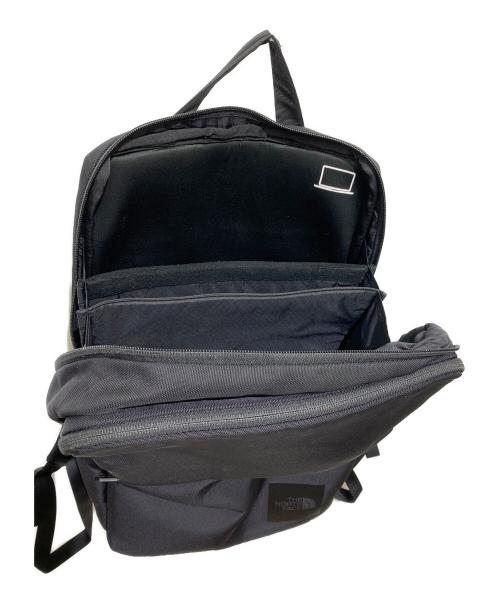 THE NORTH FACE（ザ ノース フェイス）THE NORTH FACE (ザ ノース フェイス) シャトルデイパックスリム リュック ブラック サイズ:OneSizeの古着・服飾アイテム