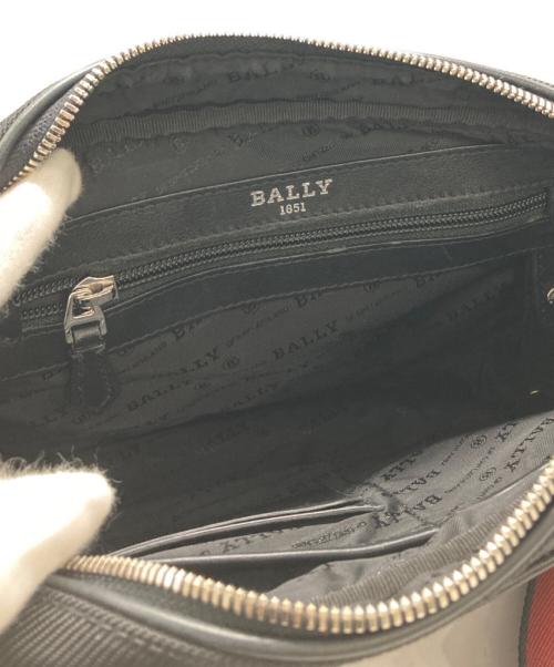 BALLY（バリー）BALLY (バリー) エンボスレザーナイロンクロスボディバッグ ブラックの古着・服飾アイテム