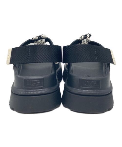 UGG（アグ）UGG (アグ) ゴールデングロウ トグル厚底サンダル ブラック サイズ:24cmの古着・服飾アイテム