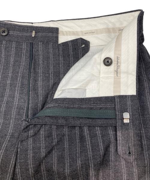 Salvatore Ferragamo（サルヴァトーレ フェラガモ）Salvatore Ferragamo (サルヴァトーレ フェラガモ) スラックス グレー サイズ:48の古着・服飾アイテム