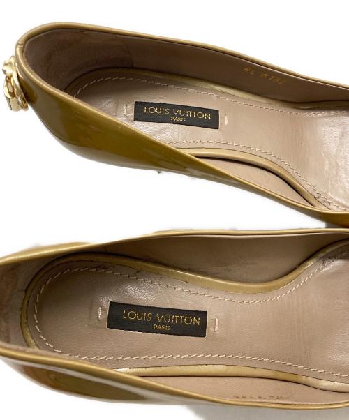 LOUIS VUITTON（ルイ ヴィトン）LOUIS VUITTON (ルイ ヴィトン) カデナチャームエナメルパンプス ベージュ サイズ:35の古着・服飾アイテム