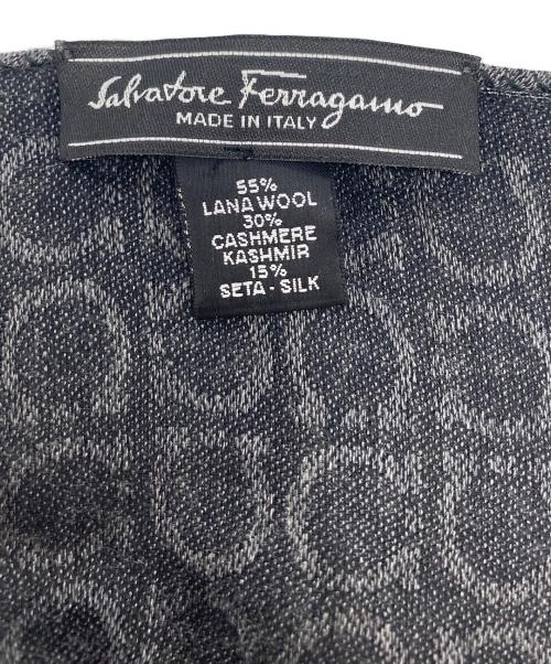 Salvatore Ferragamo（サルヴァトーレ フェラガモ）Salvatore Ferragamo (サルヴァトーレ フェラガモ) ガンチーニ柄ストール グレーの古着・服飾アイテム