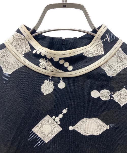 LEONARD FASHION（レオナールファッション）LEONARD FASHION (レオナールファッション) ハイネック宝石柄カットソー ブラック サイズ:Lの古着・服飾アイテム
