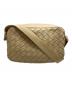 BOTTEGA VENETA（ボッテガベネタ）の古着「イントレチャートショルダーバッグ」｜ベージュ