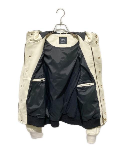 EMMETI（エンメティ）EMMETI (エンメティ) スタジャン ホワイト×ブラック サイズ:48の古着・服飾アイテム