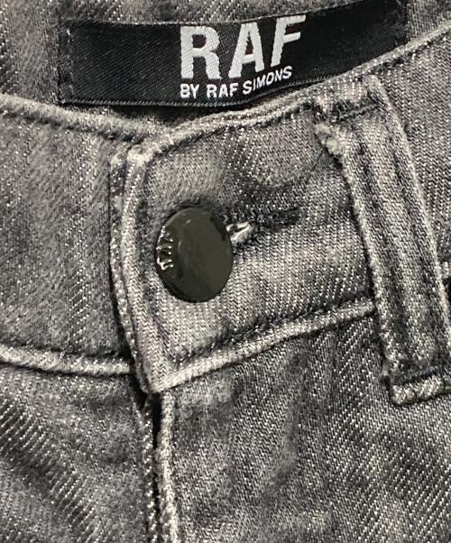 RAF BY RAF SIMONS（ラフバイ ラフシモンズ）RAF BY RAF SIMONS (ラフバイ ラフシモンズ) カットオフジーンズ ブラック サイズ:30の古着・服飾アイテム