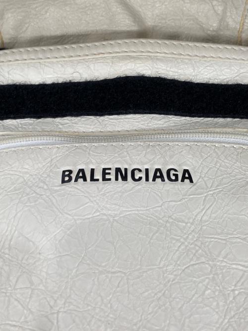 BALENCIAGA（バレンシアガ）BALENCIAGA (バレンシアガ) エクスプローラーショルダーバッグ ベージュの古着・服飾アイテム