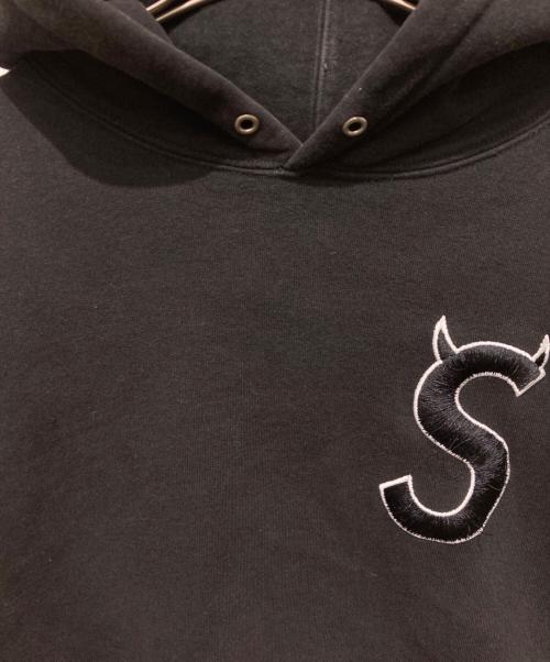 SUPREME（シュプリーム）SUPREME (シュプリーム) 22FWデビルSロゴフーデッドスウェットシャツ ブラック サイズ:Lの古着・服飾アイテム