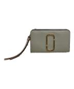 MARC JACOBSマークジェイコブス）の古着「スナップショットミニコンパクトウォレット」｜グレー