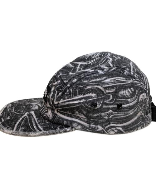 SUPREME（シュプリーム）Supreme (シュプリーム) エイチ・アール・ギーガー キャンプ キャップ グレー×ブラックの古着・服飾アイテム