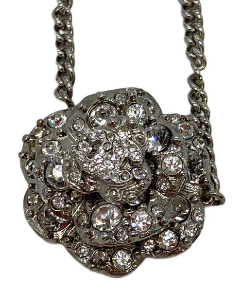 CHANEL（シャネル）CHANEL (シャネル) ラインストーン カメリア ネックレス シルバーの古着・服飾アイテム