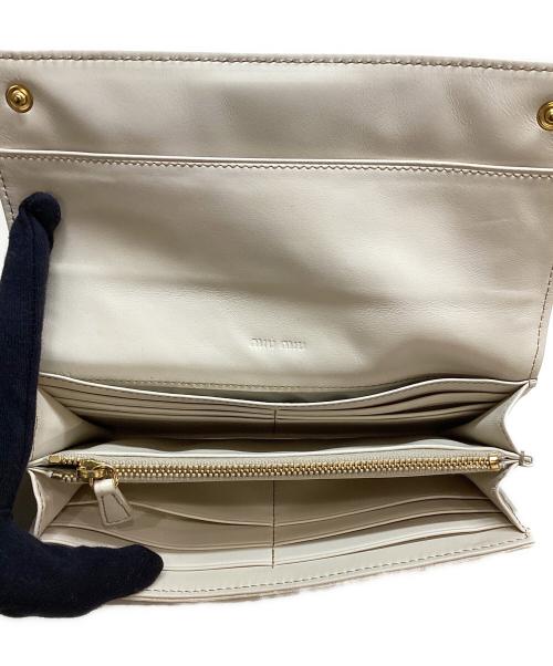 MIU MIU（ミュウミュウ）MIU MIU (ミュウミュウ) クロコ型押しレザー長財布 アイボリーの古着・服飾アイテム