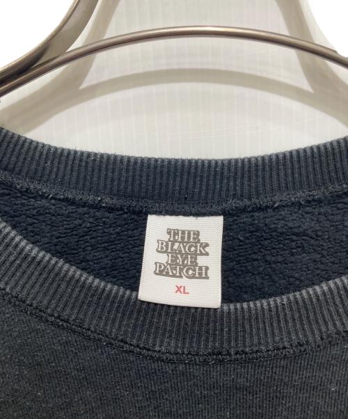 THE BLACK EYE PATCH（ブラックアイパッチ）THE BLACK EYE PATCH (ブラックアイパッチ) RHINESTONE B EMBLEM CREW SWEAT スウェット ブラック サイズ:XLの古着・服飾アイテム