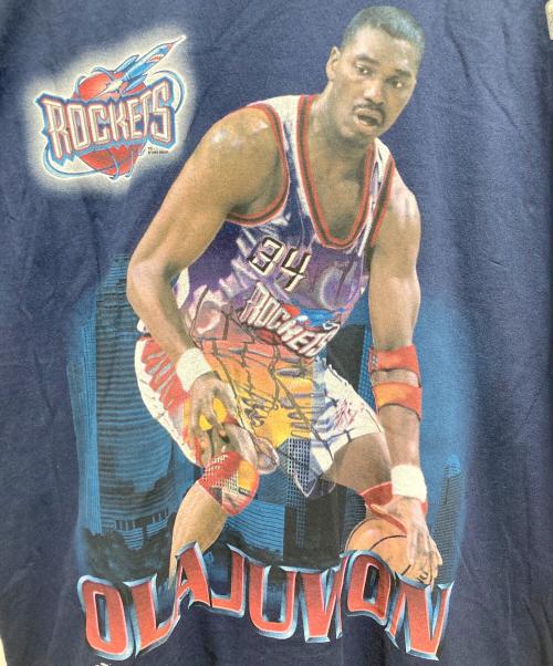 SALEM SPORTSWEAR（サレム スポーツウェア）SALEM SPORTSWEAR (サレム スポーツウェア) 90s アキーム・オラジュワン ロケッツ Tシャツ ブルー サイズ:Lの古着・服飾アイテム