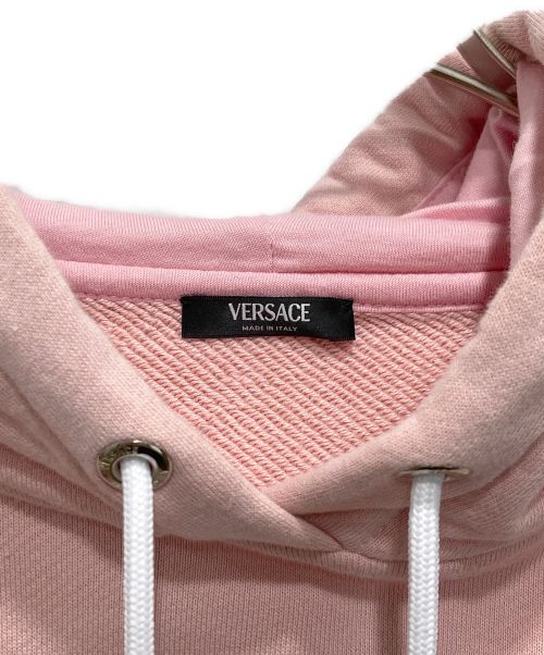 VERSACE（ヴェルサーチェ）VERSACE (ヴェルサーチ) リエディション ロゴ パーカー ピンク サイズ:38の古着・服飾アイテム