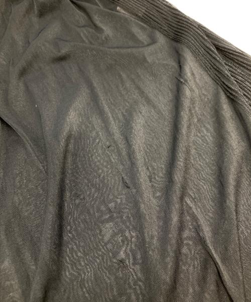 ISSEY MIYAKE（イッセイミヤケ）ISSEY MIYAKE (イッセイミヤケ) プリーツ半袖ブラウス ブラック サイズ:3の古着・服飾アイテム