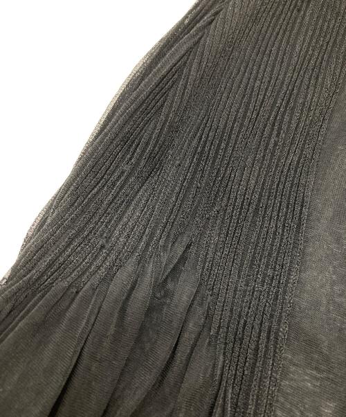 ISSEY MIYAKE（イッセイミヤケ）ISSEY MIYAKE (イッセイミヤケ) プリーツ半袖ブラウス ブラック サイズ:3の古着・服飾アイテム