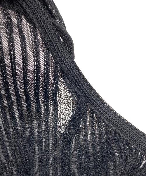 ISSEY MIYAKE（イッセイミヤケ）ISSEY MIYAKE (イッセイミヤケ) プリーツ半袖ブラウス ブラック サイズ:3の古着・服飾アイテム