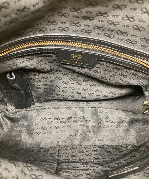 ANYA HINDMARCH（アニヤ・ハインドマーチ）ANYA HINDMARCH (アニヤハインドマーチ) メッセンジャーバッグ ブラックの古着・服飾アイテム