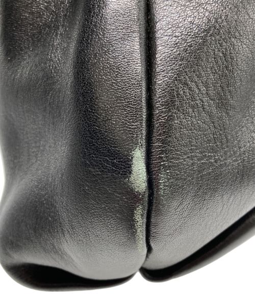 ANYA HINDMARCH（アニヤ・ハインドマーチ）ANYA HINDMARCH (アニヤハインドマーチ) メッセンジャーバッグ ブラックの古着・服飾アイテム