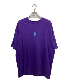 HUF（ハフ）の古着「メガロゴプリントTシャツ」｜パープル