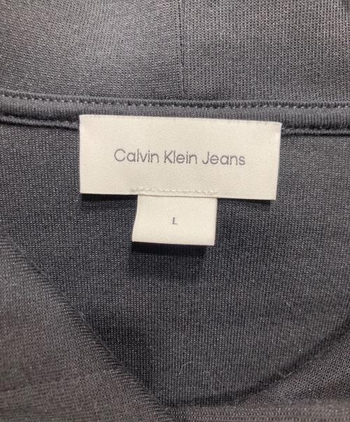 Calvin Klein Jeans（カルバンクラインジーンズ）Calvin Klein Jeans (カルバンクラインジーンズ) エンボスロゴクロップドパーカー ブラック サイズ:Lの古着・服飾アイテム