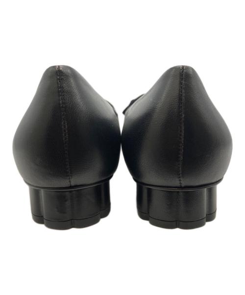 Salvatore Ferragamo（サルヴァトーレ フェラガモ）Salvatore Ferragamo (サルヴァトーレ フェラガモ) フラワーヒールパンプス ブラック サイズ:9の古着・服飾アイテム