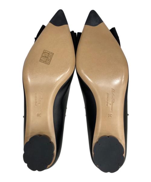 Salvatore Ferragamo（サルヴァトーレ フェラガモ）Salvatore Ferragamo (サルヴァトーレ フェラガモ) フラワーヒールパンプス ブラック サイズ:9の古着・服飾アイテム