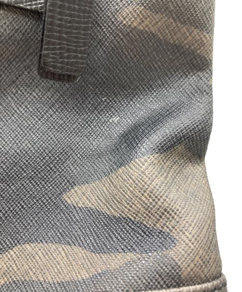 Vivienne Westwood（ヴィヴィアンウエストウッド）Vivienne Westwood (ヴィヴィアンウエストウッド) 迷彩柄 クラッチバッグ カーキの古着・服飾アイテム