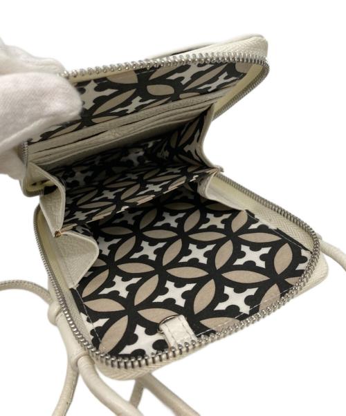 DRESSTERIOR（ドレステリア）DRESSTERIOR (ドレステリア) シュリンクレザー スマホポーチ ホワイト 未使用品の古着・服飾アイテム