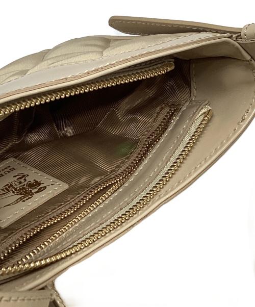 BURBERRY LONDON（バーバリーロンドン）BURBERRY LONDON (バーバリーロンドン) キルティングロゴハンドバッグ ベージュの古着・服飾アイテム