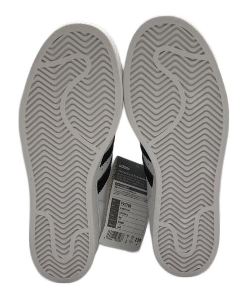 adidas（アディダス）adidas (アディダス) SUPERSTAR 大阪／スーパースター FTWR WHITE/CORE BLACK/GOLD METALLIC ホワイト サイズ:23 未使用品の古着・服飾アイテム