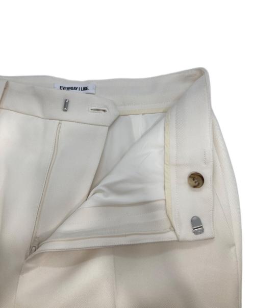 EVERYDAY I LIKE.（エヴリデイ アイ ライク）EVERYDAY I LIKE. (エヴリデイ アイ ライク) スラックス ホワイト サイズ:34の古着・服飾アイテム