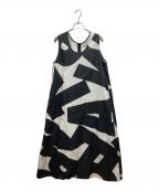 Adam et Ropeアダム エ ロペ）の古着「ロゴプリントフレアワンピース」｜ブラック