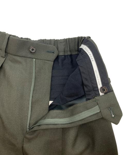 MARKAWARE（マーカウェア）MARKAWARE (マーカウェア) PLEATED WIDE TROUSERS ORGANIC WOOL HEAVY TROPICAL グリーン サイズ:Sの古着・服飾アイテム