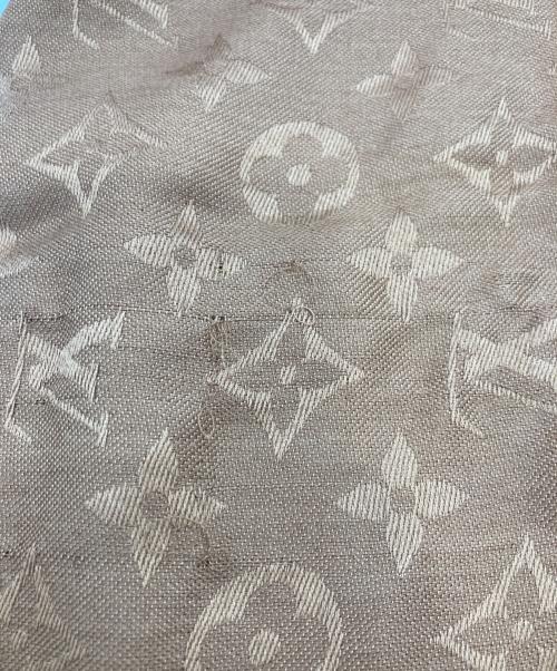 LOUIS VUITTON（ルイ ヴィトン）LOUIS VUITTON (ルイ ヴィトン) シルク混モノグラム柄マフラー ベージュの古着・服飾アイテム