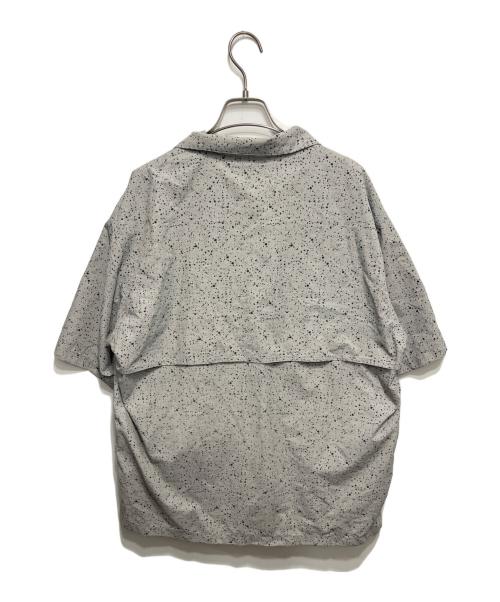 ATMOS（アトモス）ATMOS (アトモス) GRIP SWANY (グリップスワニー) CAMP SHIRT BLACK グレー サイズ:Ⅿの古着・服飾アイテム