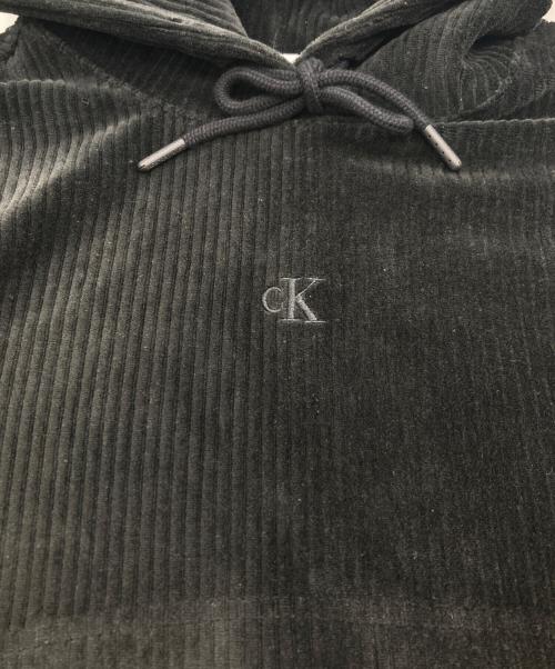 Calvin Klein Jeans（カルバンクラインジーンズ）Calvin Klein Jeans (カルバンクラインジーンズ) 2IN1 VELVET HOODIE BLACK ホワイト サイズ:Sの古着・服飾アイテム