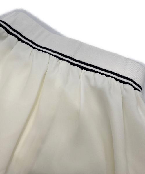 FRED PERRY（フレッドペリー）FRED PERRY (フレッドペリー) Tipped Pleated Skirt ホワイト サイズ:Mの古着・服飾アイテム