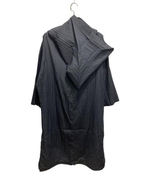 ISSEY MIYAKE（イッセイミヤケ）ISSEY MIYAKE (イッセイミヤケ) プリーツフラップフーデットコート ブラック サイズ:Mの古着・服飾アイテム