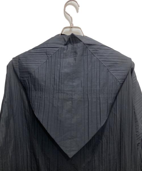 ISSEY MIYAKE（イッセイミヤケ）ISSEY MIYAKE (イッセイミヤケ) プリーツフラップフーデットコート ブラック サイズ:Mの古着・服飾アイテム